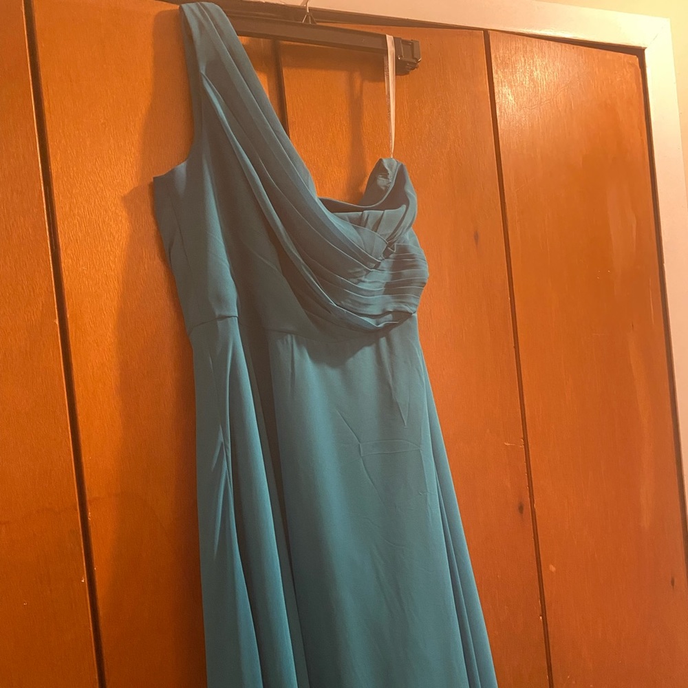 FLOW/FITTED DRESS